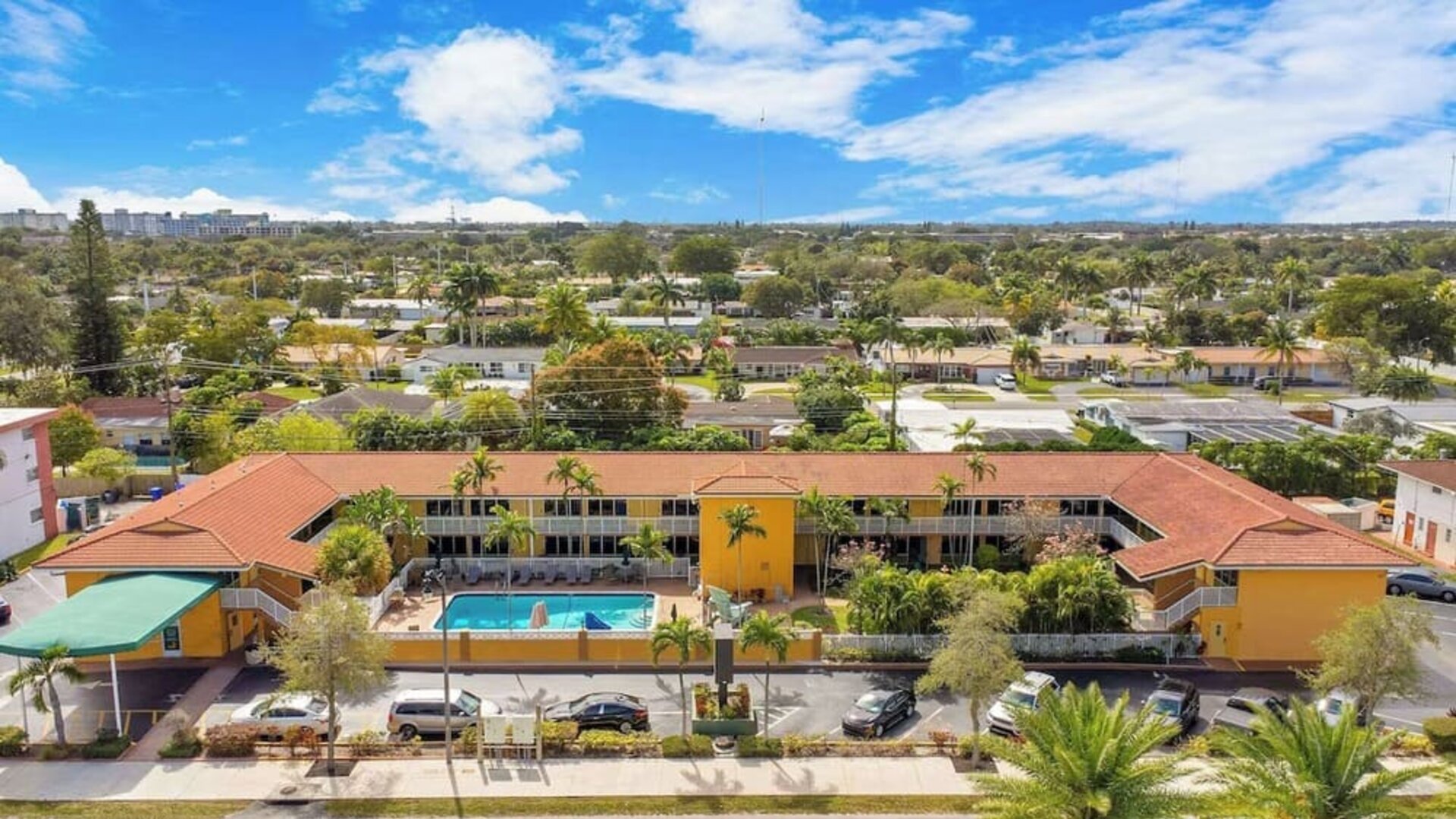 Exterior at Quality Inn & Suites Hollywood Boulevard.