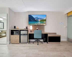 Day room at Quality Inn & Suites Hollywood Boulevard.