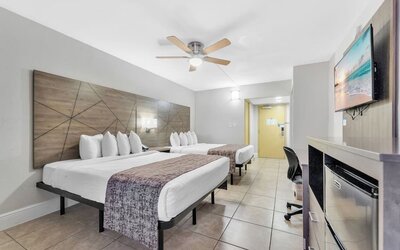 Day room at Rodeway Inn & Suites Fort Lauderdale Airport & Cruise Port.