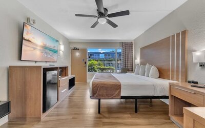 Day room at Rodeway Inn & Suites Fort Lauderdale Airport & Cruise Port.