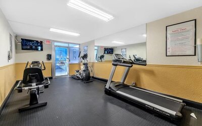 Gym at Rodeway Inn & Suites Fort Lauderdale Airport & Cruise Port.