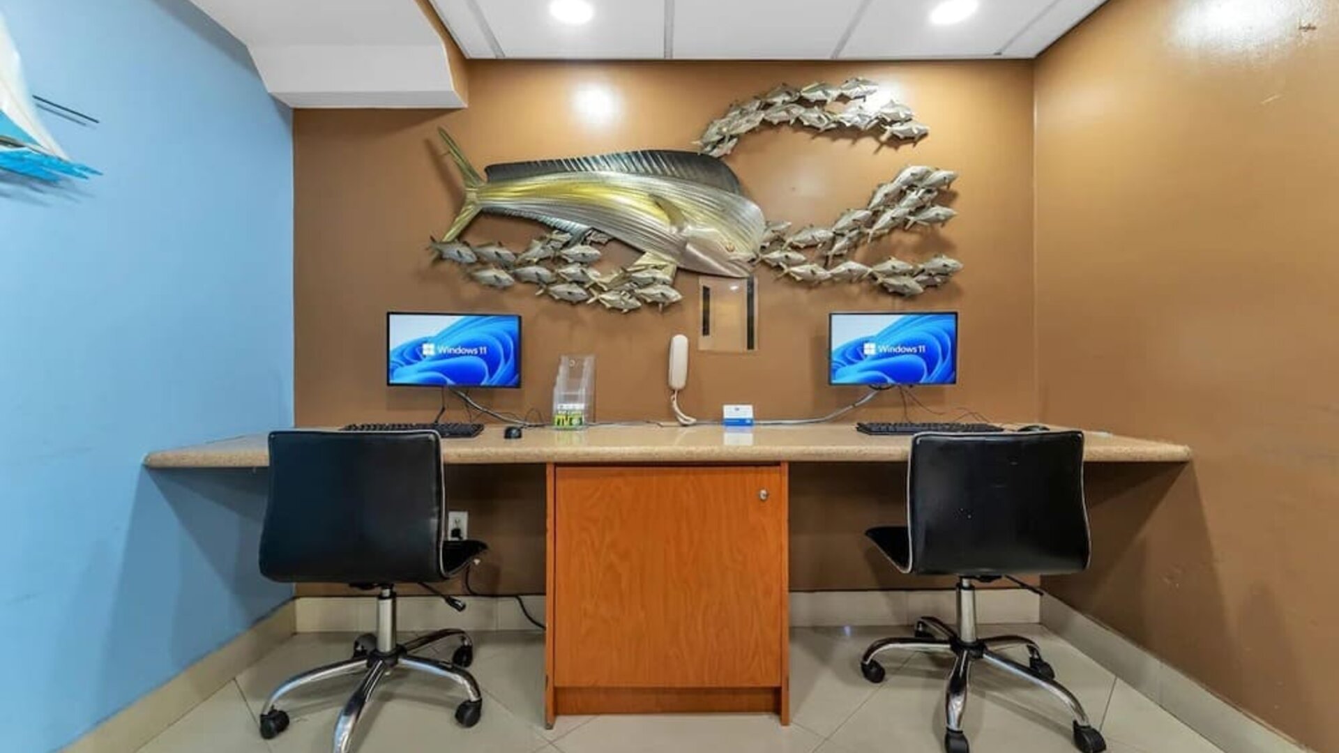 Business center at Rodeway Inn & Suites Fort Lauderdale Airport & Cruise Port.