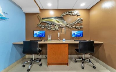 Business center at Rodeway Inn & Suites Fort Lauderdale Airport & Cruise Port.