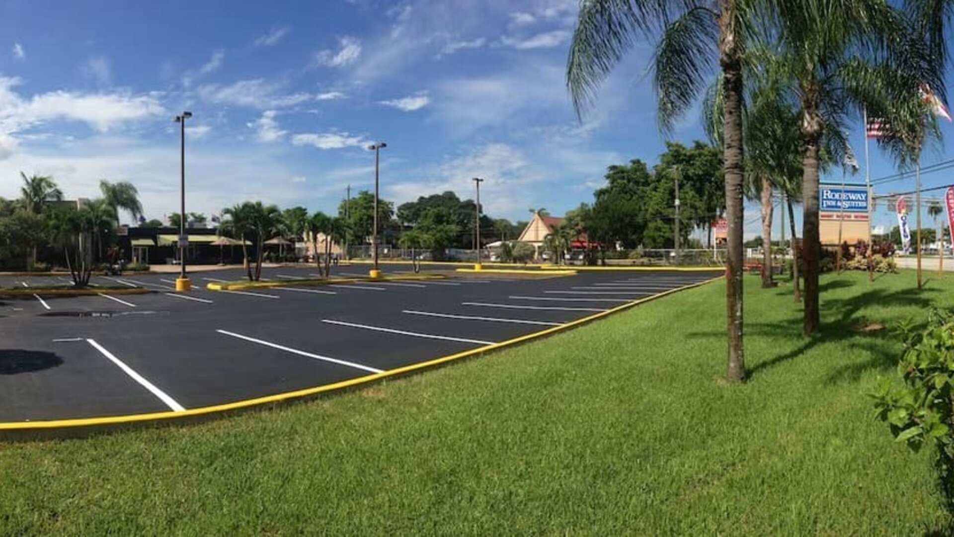 Parking area at Rodeway Inn & Suites Fort Lauderdale Airport & Cruise Port.