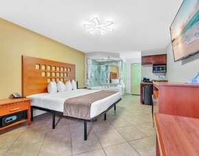Day room at Rodeway Inn & Suites Fort Lauderdale Airport & Cruise Port.