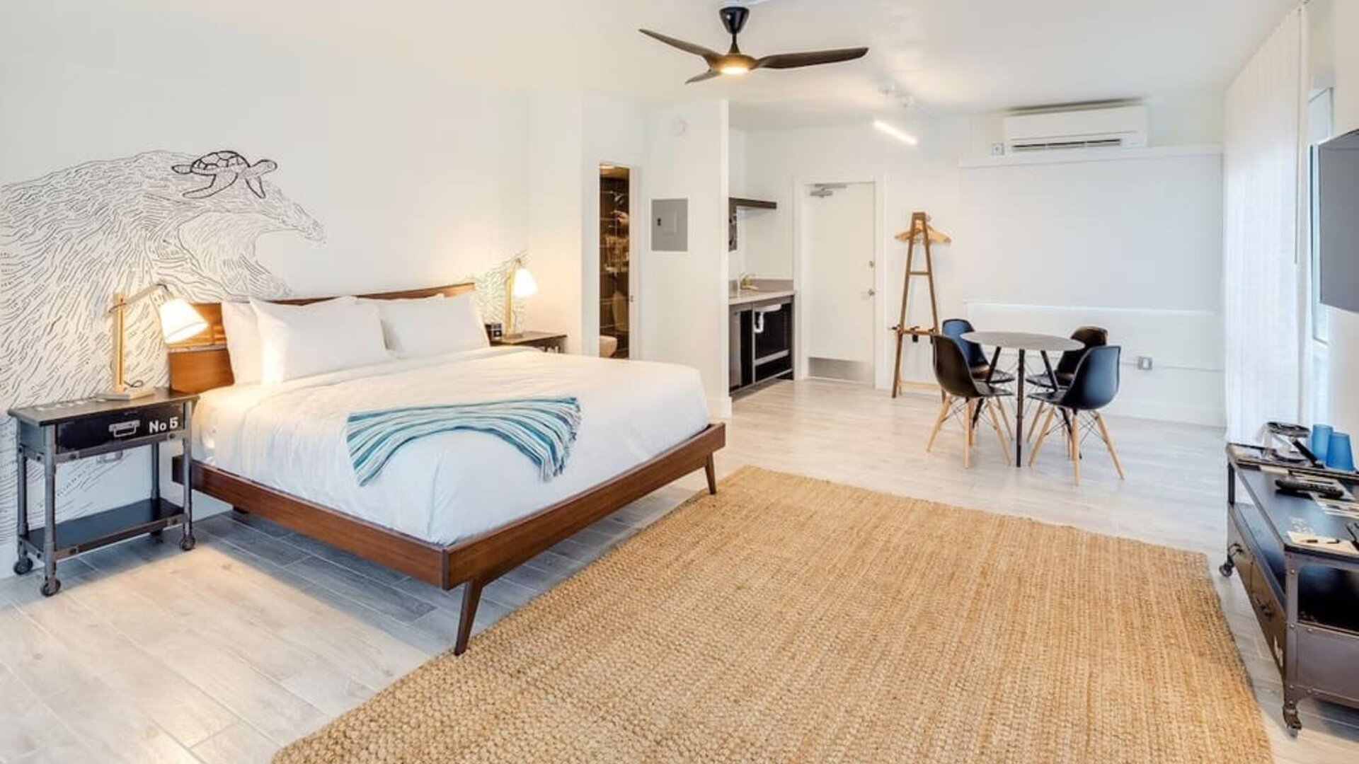 Day room at Plunge Beach Resort.