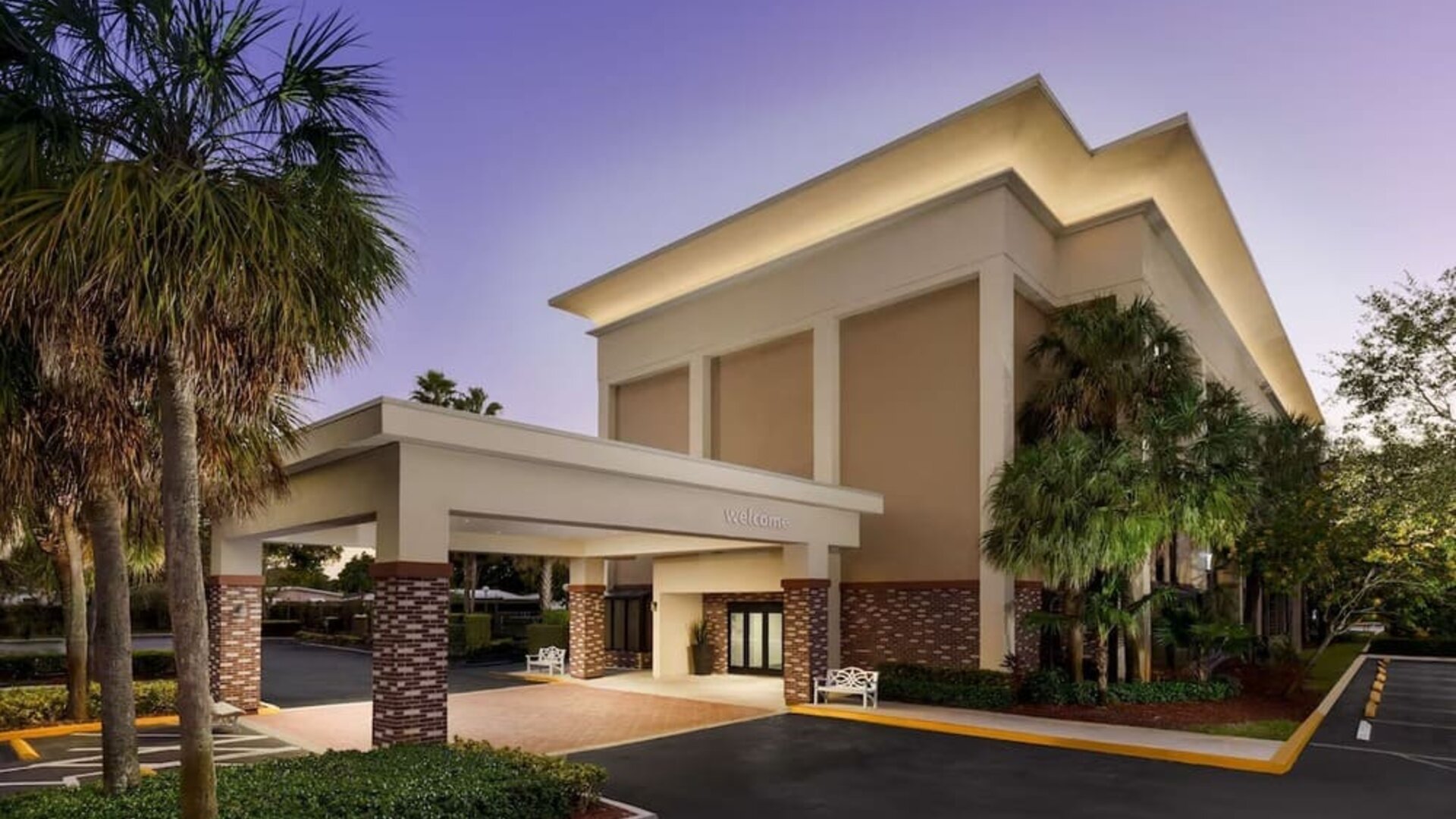 Exterior at Hampton Inn By Hilton Fort Lauderdale-Cypress Creek.