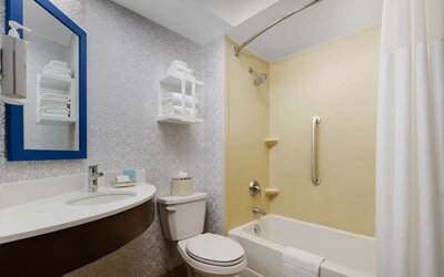 Bathroom at Hampton Inn By Hilton Fort Lauderdale-Cypress Creek.