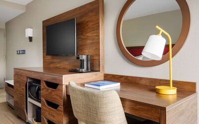 Day room at Hampton Inn By Hilton Fort Lauderdale-Cypress Creek.