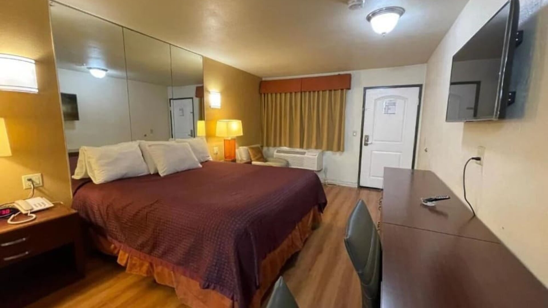 Day room at Sierra Inn.