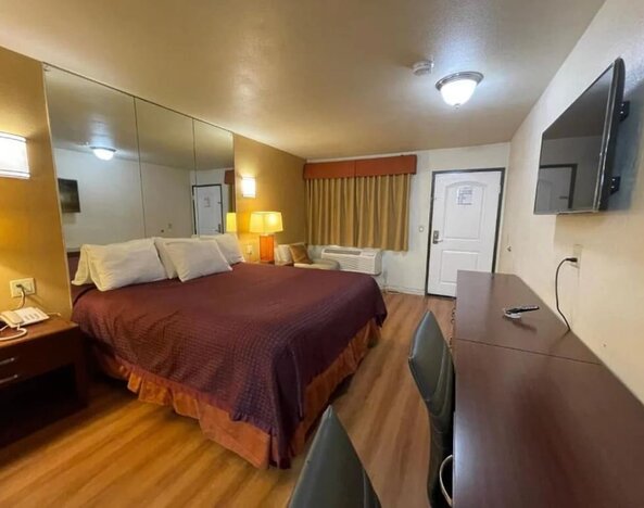 Day room at Sierra Inn.