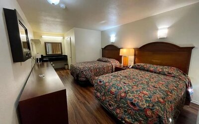 Day room at Sierra Inn.