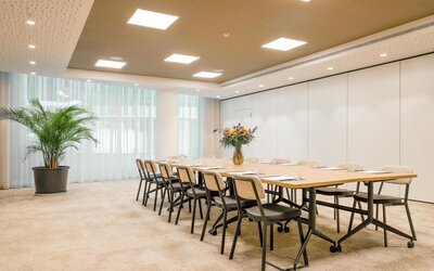 Meeting room at Hilton Garden Inn Brussels Airport.