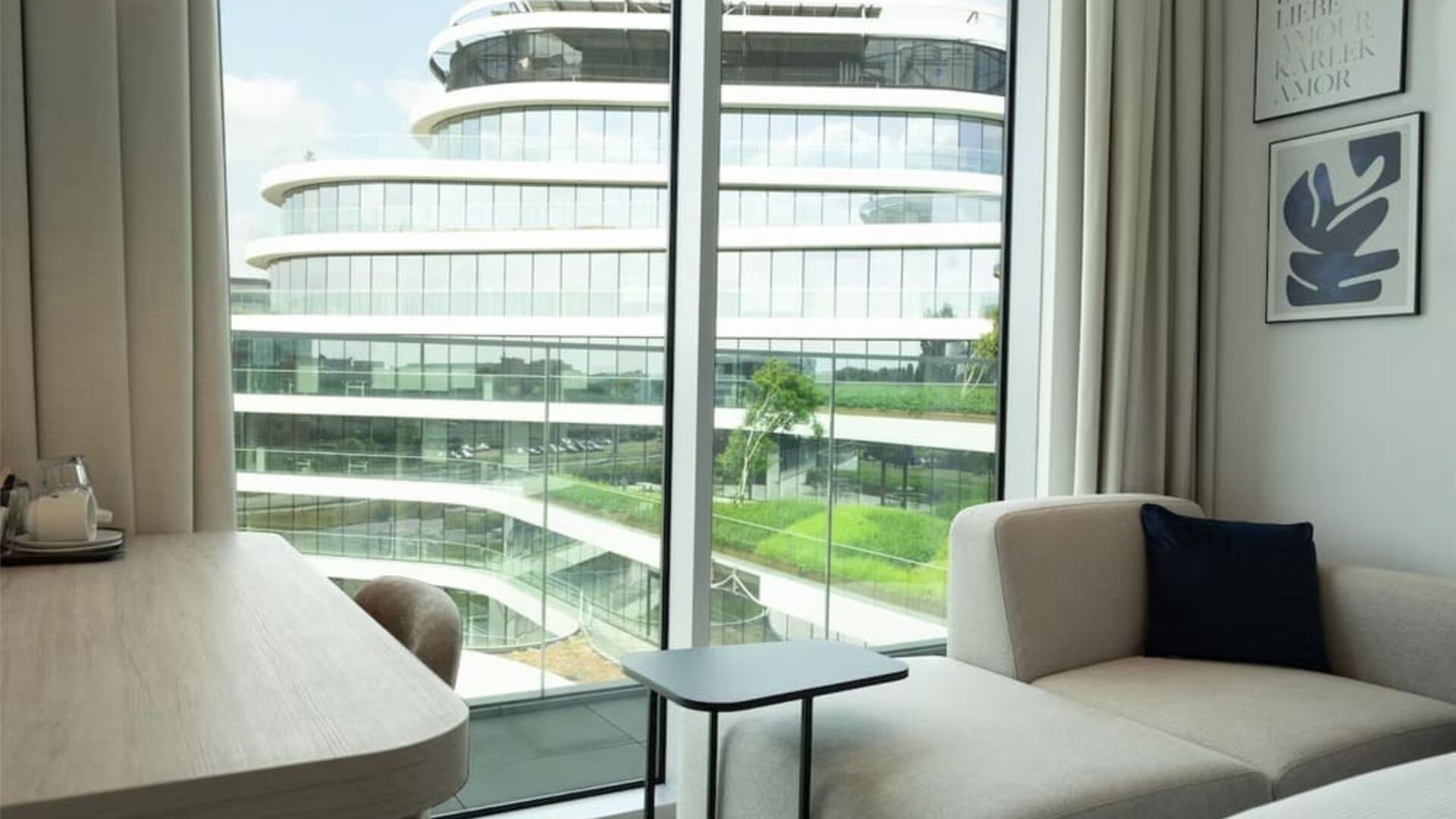 Day room at Hilton Garden Inn Brussels Airport.