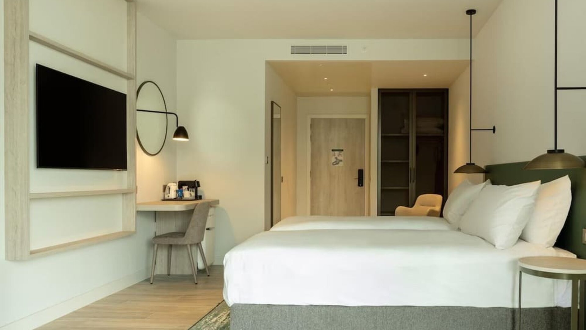 Day room at Hilton Garden Inn Brussels Airport.