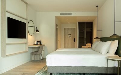 Day room at Hilton Garden Inn Brussels Airport.