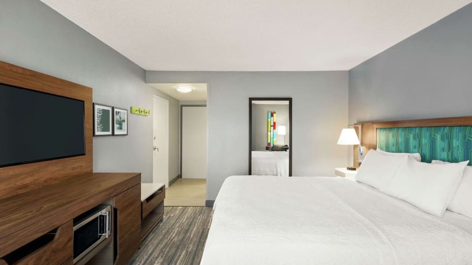 Day room at Hampton Inn & Suites Ft. Lauderdale Airport/South Cruise Port.