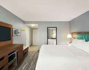 Day room at Hampton Inn & Suites Ft. Lauderdale Airport/South Cruise Port.