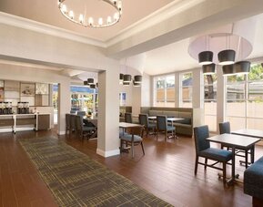 Lobby at Hampton Inn & Suites Ft. Lauderdale Airport/South Cruise Port.