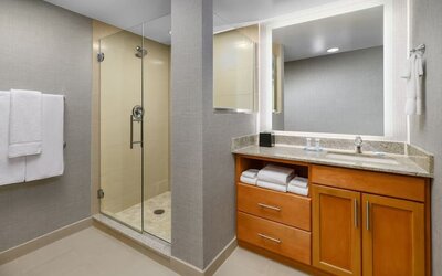 Bathroom at Hyatt HOUSE Fort Lauderdale Airport-South & Cruise Port.