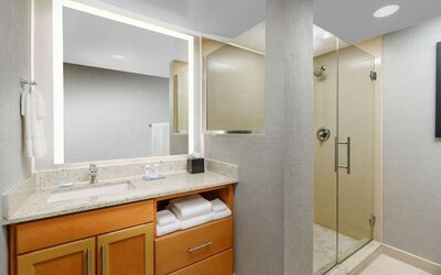 Bathroom at Hyatt HOUSE Fort Lauderdale Airport-South & Cruise Port.