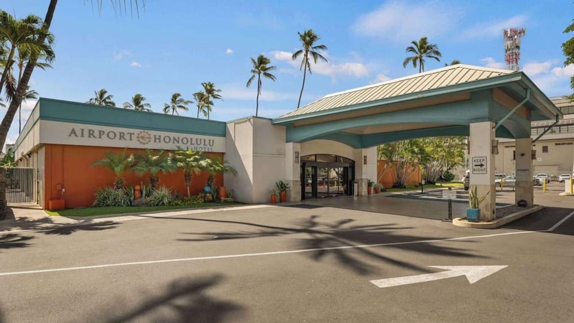 Exterior at Airport Honolulu Hotel, Trademark Collection By Wyndham.