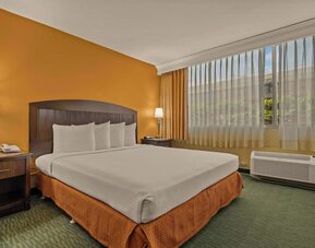 Day room at Airport Honolulu Hotel, Trademark Collection By Wyndham.