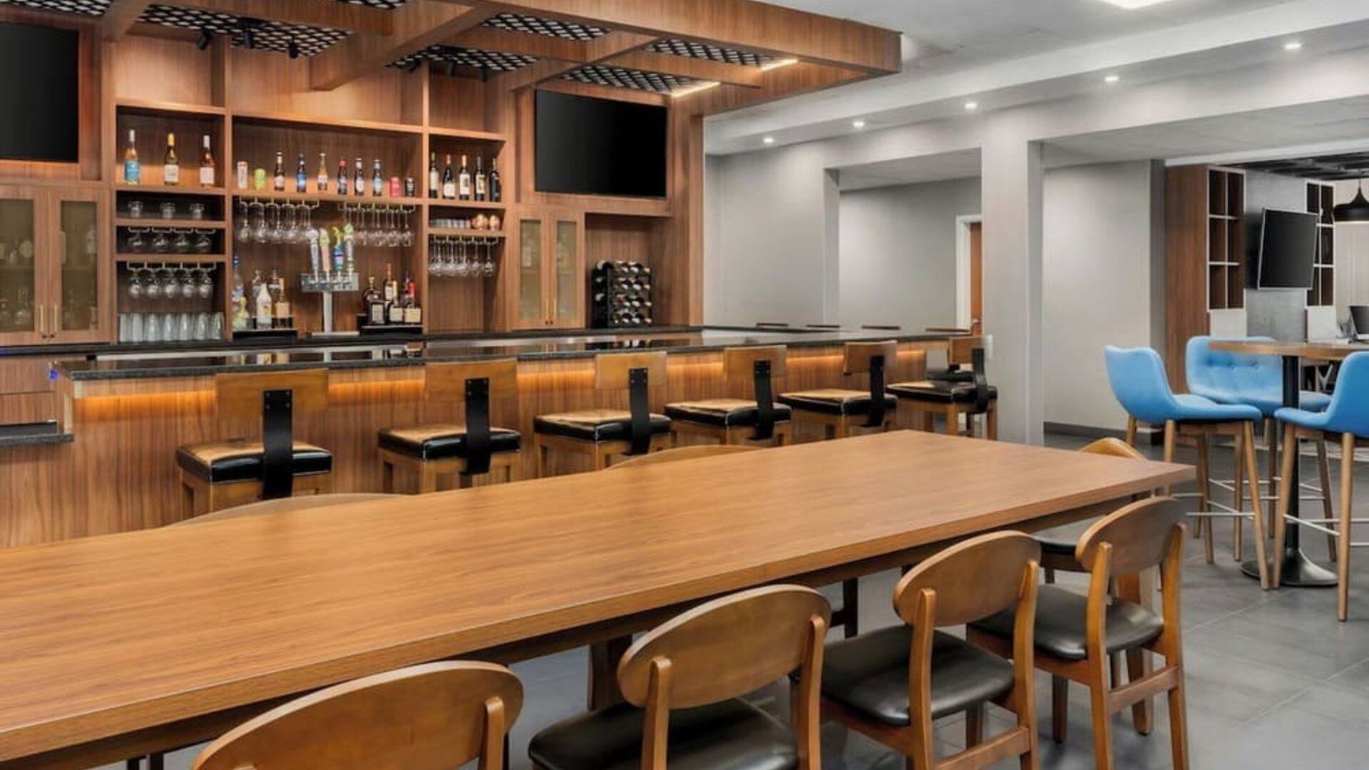 Dining area at Four Points By Sheraton College Park Atlanta Airport.