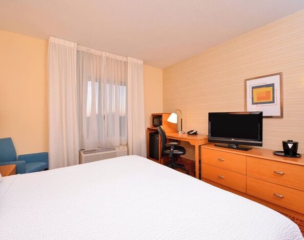 Day room at Fairfield By Marriott Inn & Suites White Marsh.
