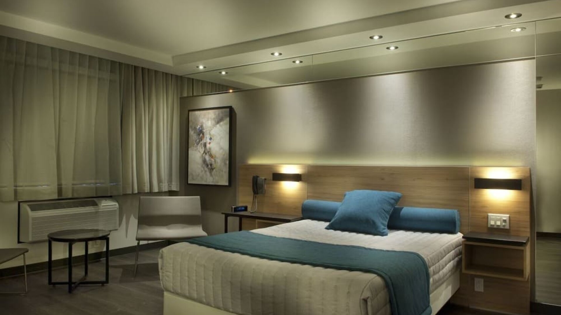 Day room at Ramada Laval By Wyndham.