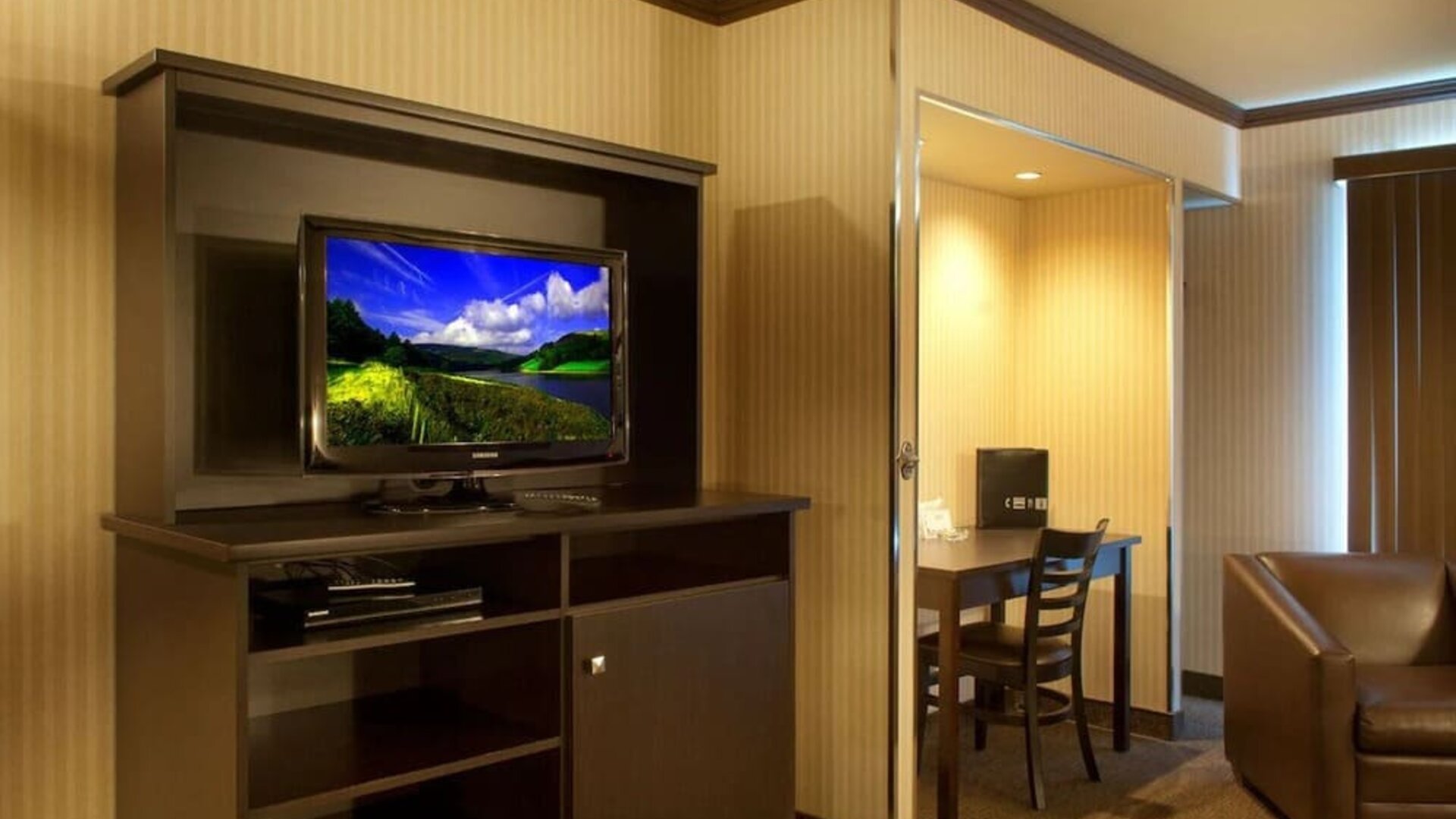 Day room at Ramada Laval By Wyndham.