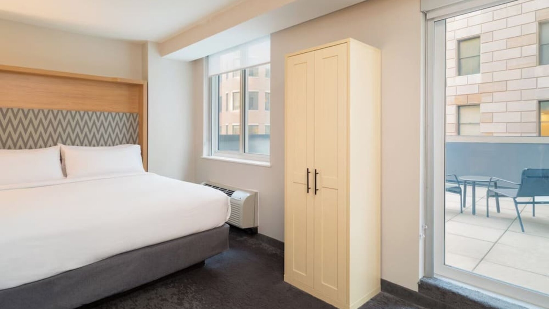 Day room at Holiday Inn Wall Street.