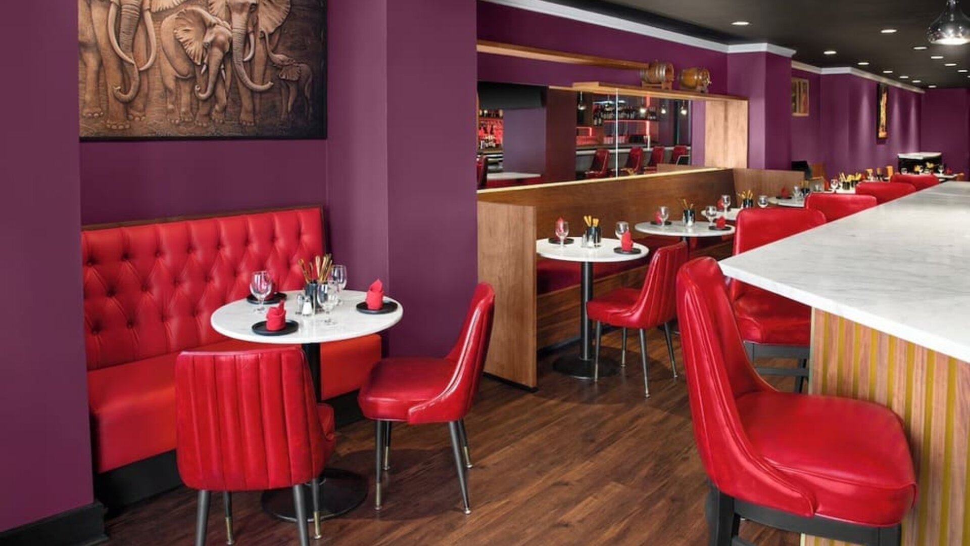 Dining area at Holiday Inn Wall Street.