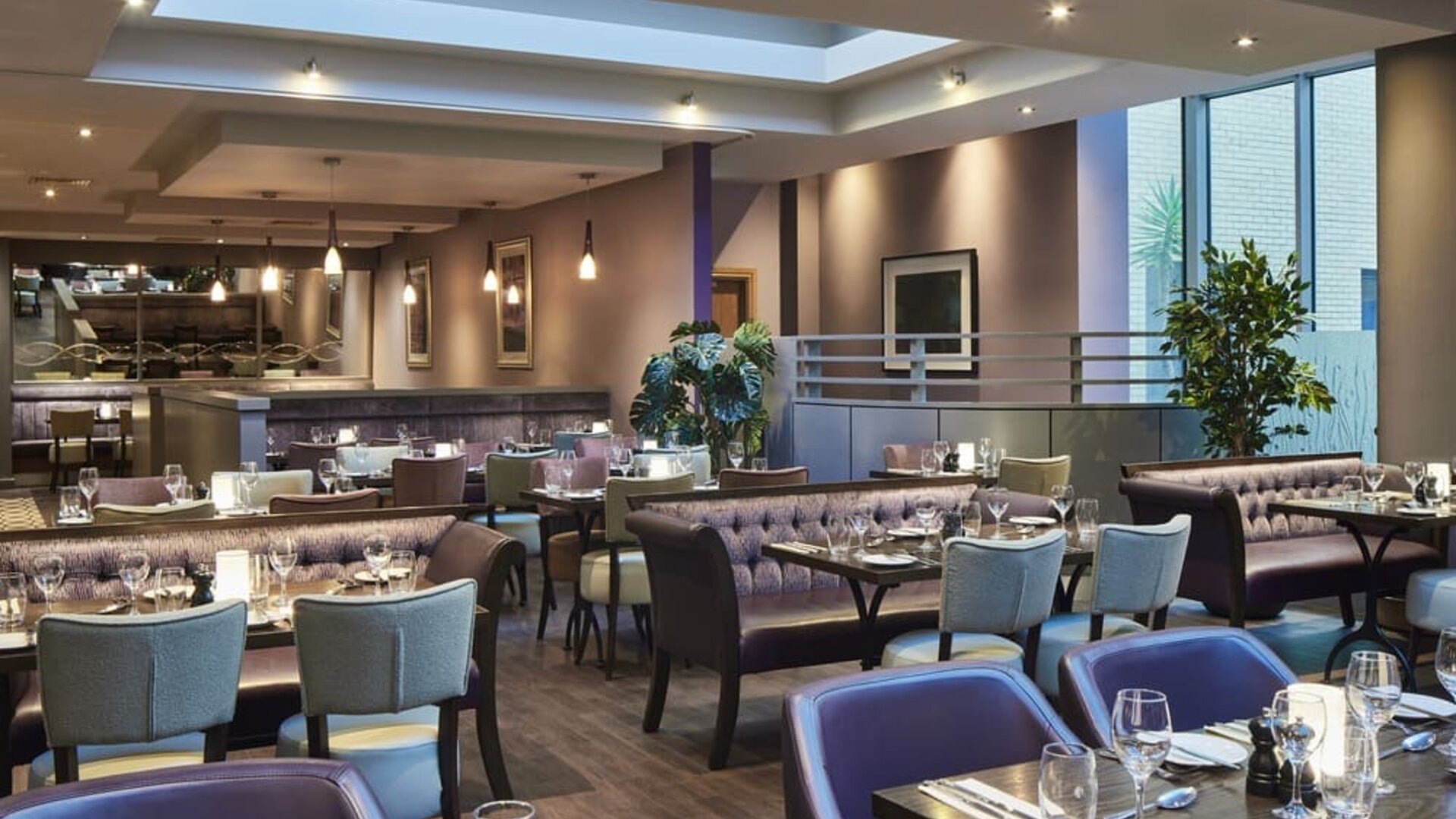 Cozy restaurant at Leonardo Hotel Dublin Parnell Street.