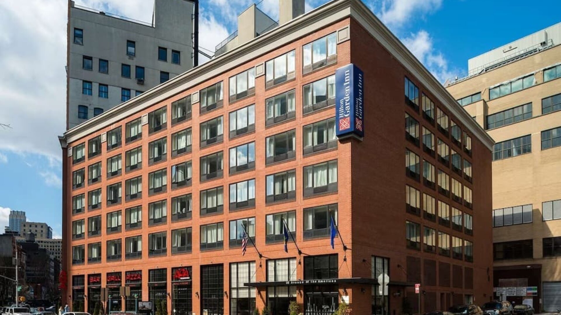 Exterior view of the Hilton Garden Inn Tribeca, ideally located in the heart of New York City.