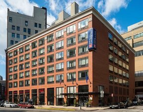 Exterior view of the Hilton Garden Inn Tribeca, ideally located in the heart of New York City.