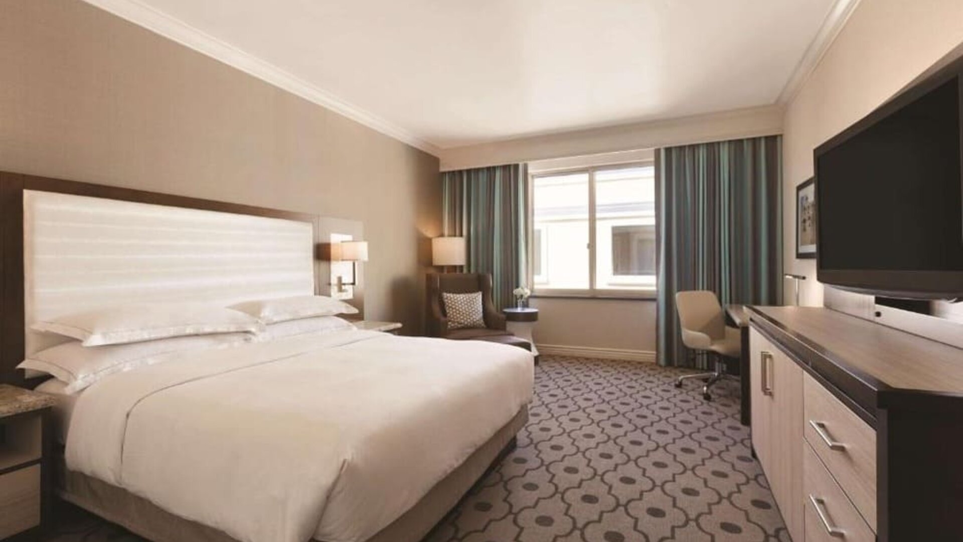Comfortable day room with desk and chair at Hilton Los Angeles/San Gabriel for a relaxing daycation.