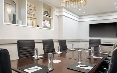 A boardroom-style meeting room within the Hilton Fashion District.