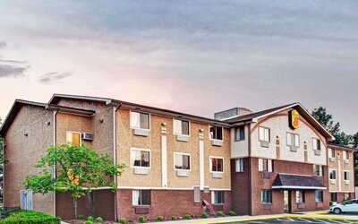 Exterior of Super 8 By Wyndham Baltimore/Essex Area.