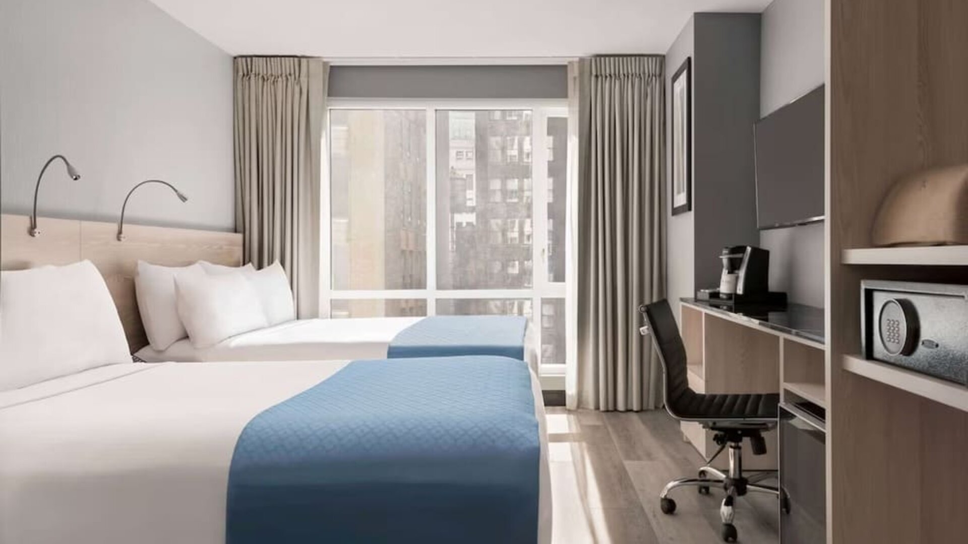 Day use room with work desk at Wingate By Wyndham New York Midtown South/5th Ave.
