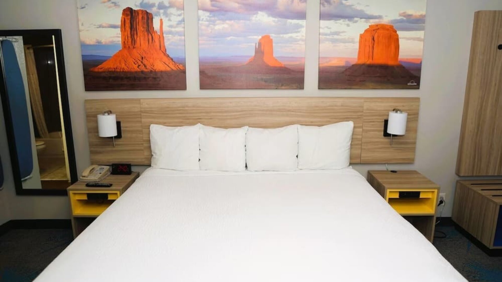 Day room at Days Inn By Wyndham East Albuquerque.