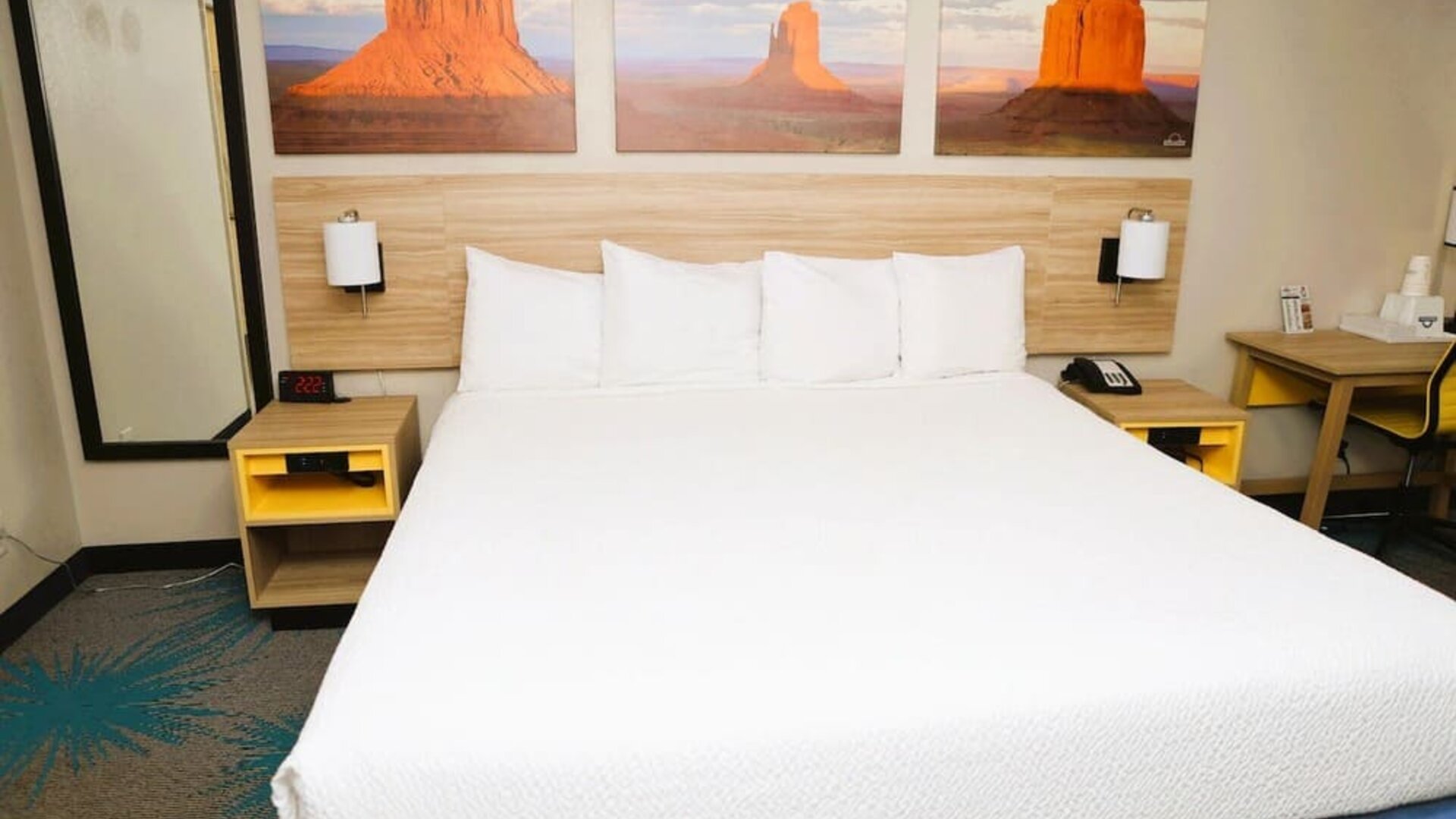 Day room at Days Inn By Wyndham East Albuquerque.