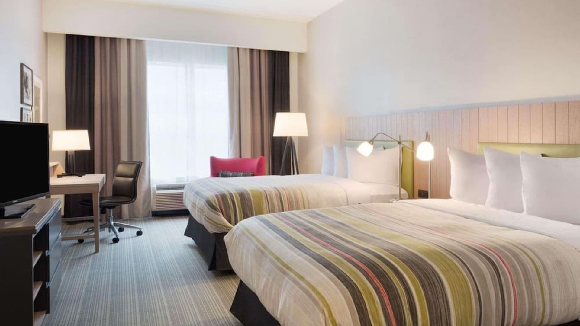 Day room with natural light and work space at Country Inn & Suites By Radisson, Katy - Houston West.