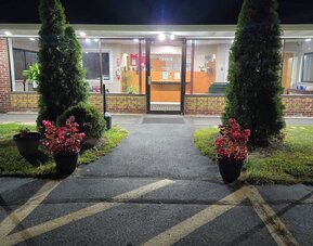 Exterior of Nashoba Valley Inn & Suit.