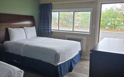 Day room with natural light at Nashoba Valley Inn & Suit.