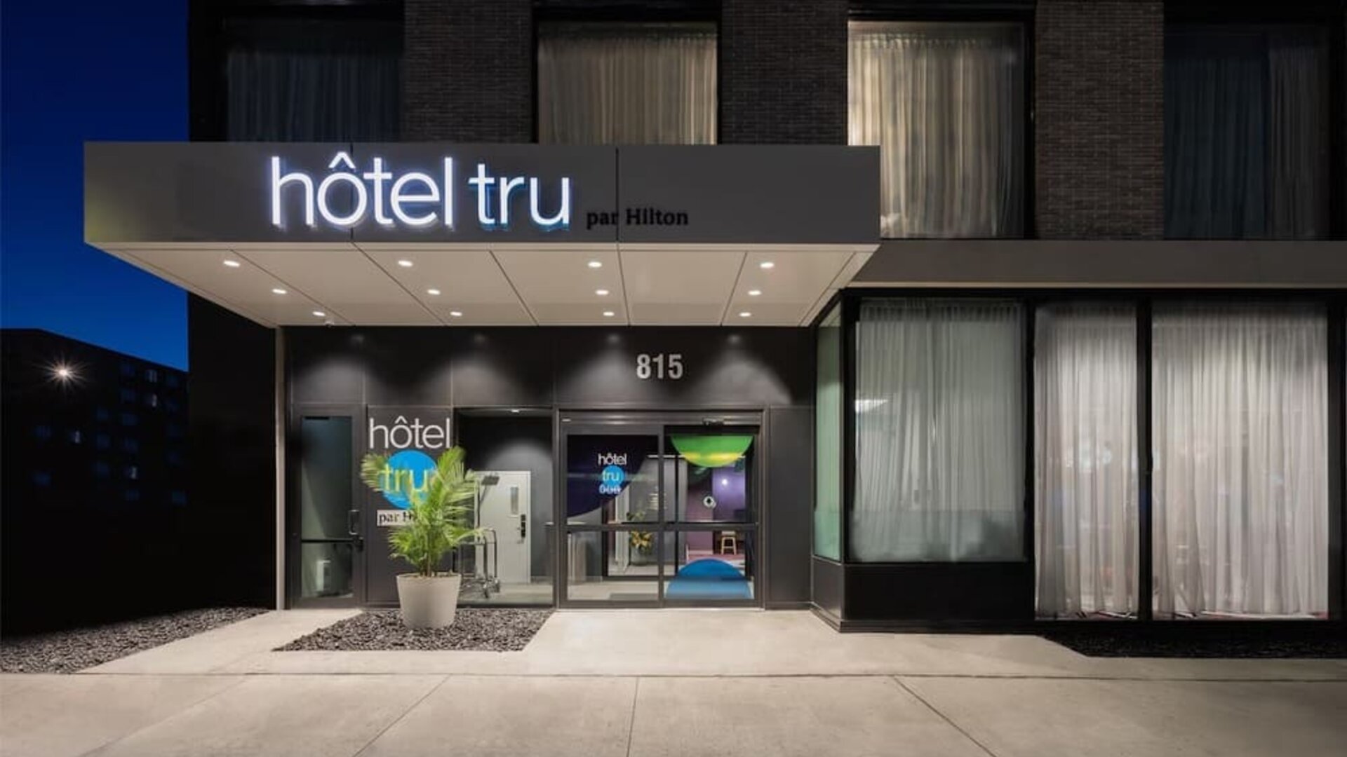 Hotel exterior and entrance at Tru By Hilton Montreal Centre-Ville.