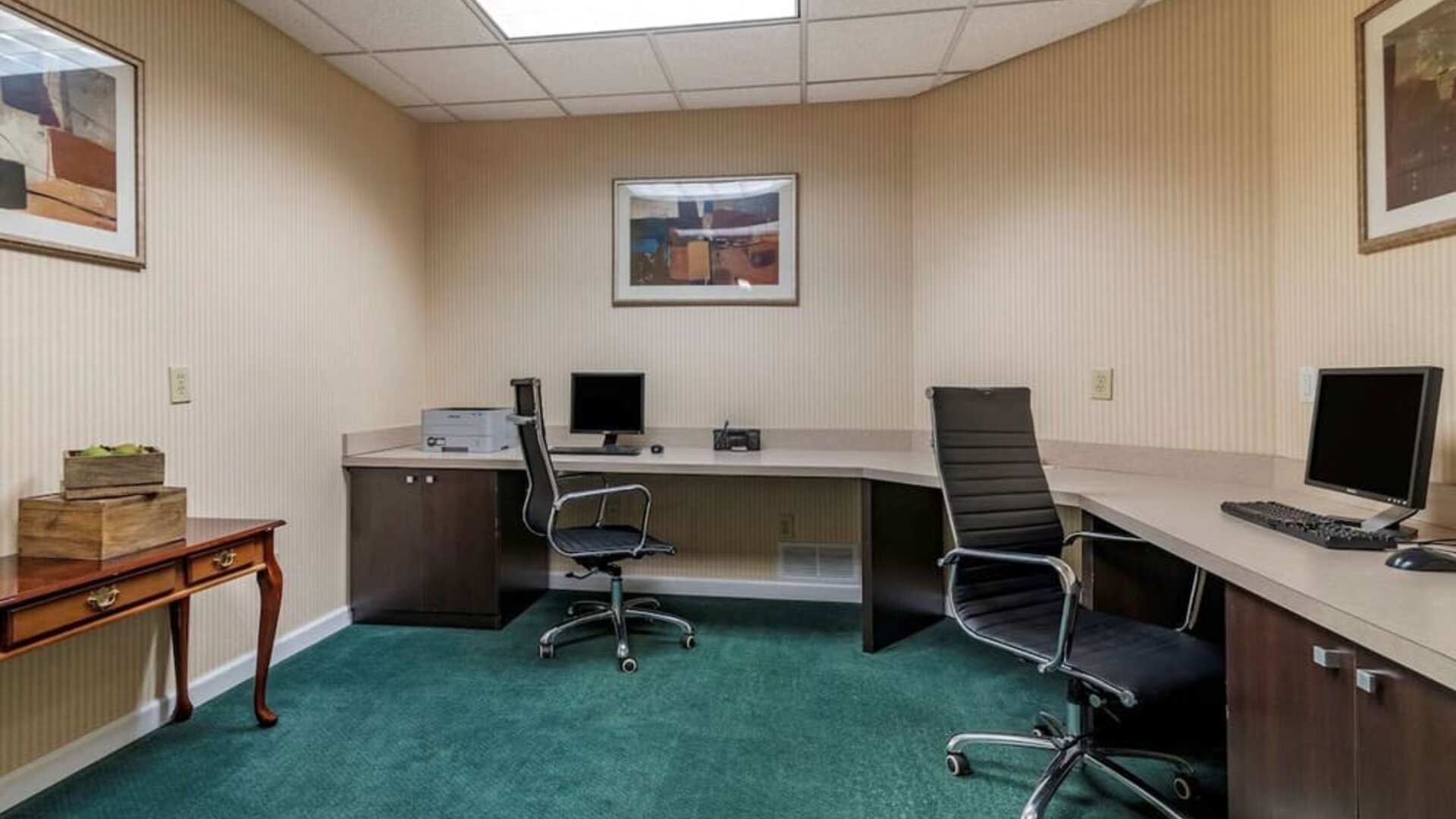 Fully equipped business center at Comfort Inn Glenmont - Albany South.