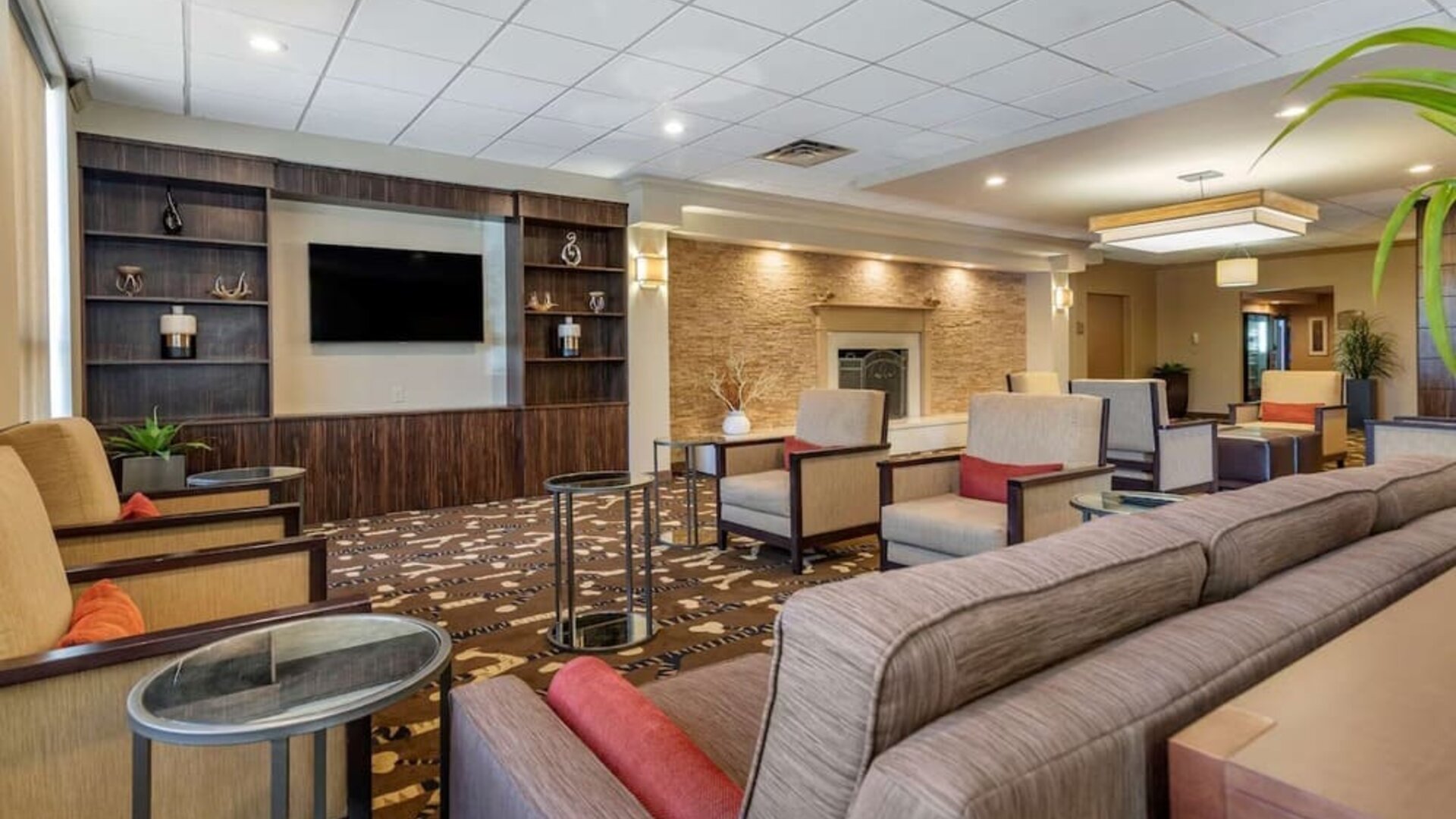 Lobby with comfortable seating and a television at Comfort Inn Glenmont - Albany South.