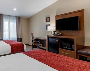Day room with a desk, chair and plenty of natural light at Comfort Inn Glenmont - Albany South.