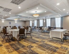 Large meeting room at Comfort Inn Glenmont - Albany South.